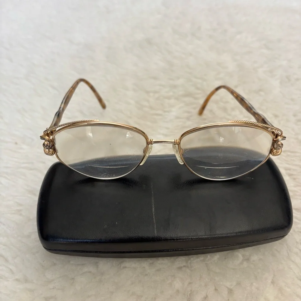 Tura Vintage Gold tone Eyeglasses Frame only w/ Case